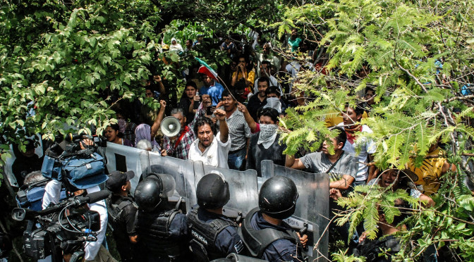 Tepoztlan : Chronicle of eviction and repression. Memories of July 23, 2013